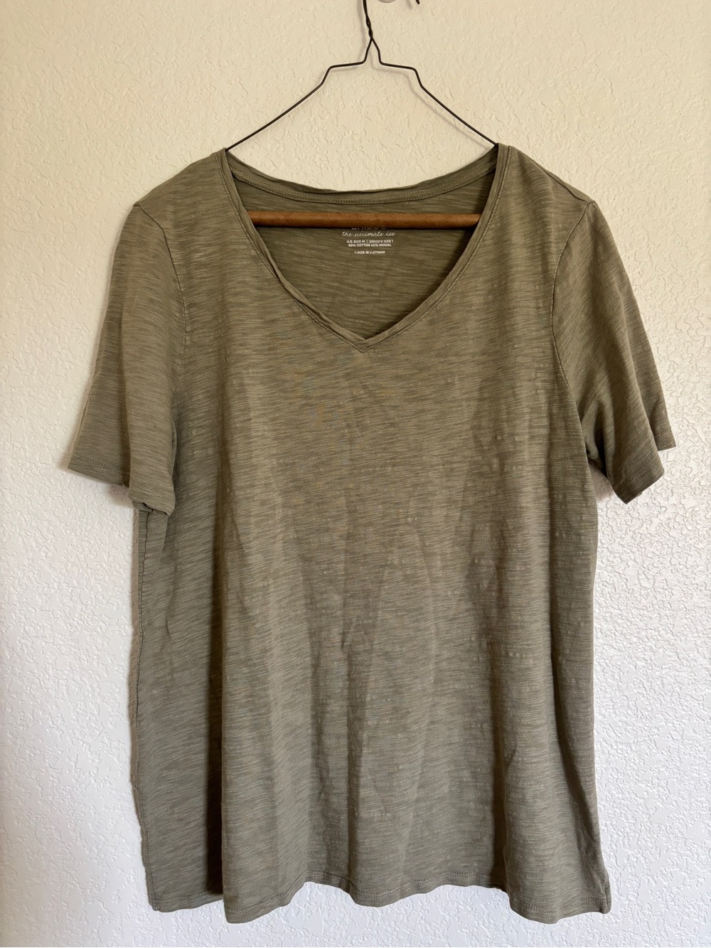 Chico’s The Ultimate Tee V-Neck Short Sleeve Tee - Olive Green Size Medium/Large